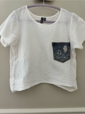 White Gauze Short-Sleeve Tee with Distressed Denim Pocket XS